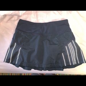 black lululemon skirt